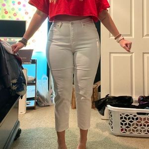 Baggy Levi’s Mom Jean